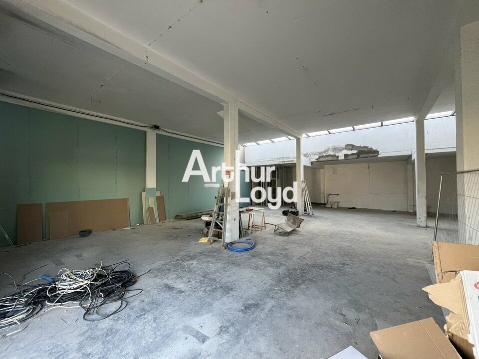 Local d'activité de 195m²  à louer