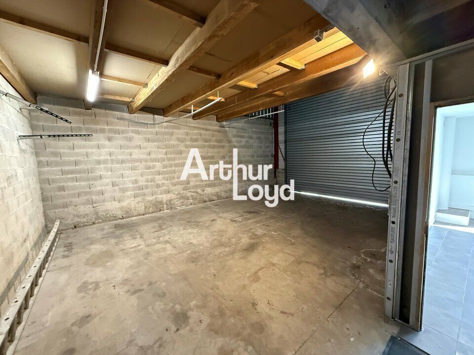 Local d'activité de 220 m² avec bureaux