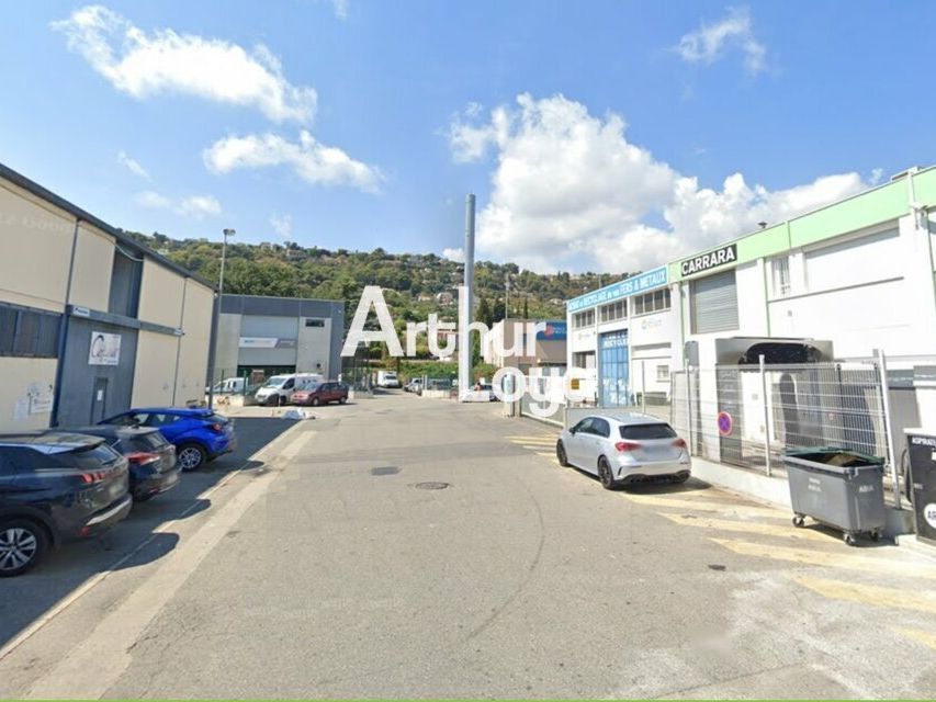 Rare : local d'activité de 237m² à