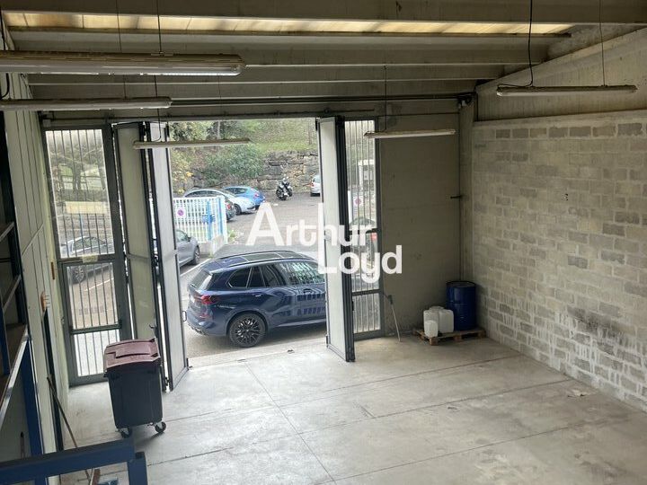 Location local d'activité 300 m² - Anti