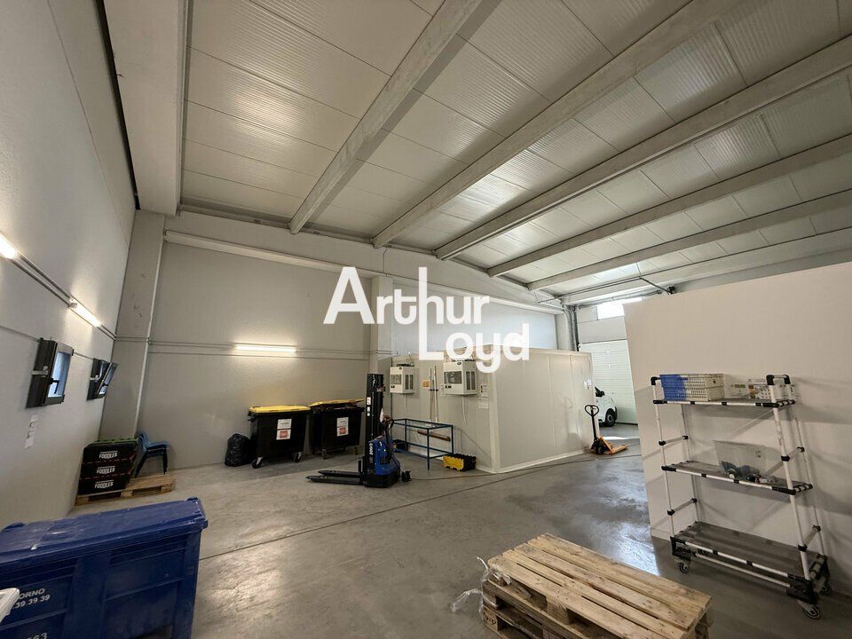 Locaux mixtes 180 m² à louer Fréju