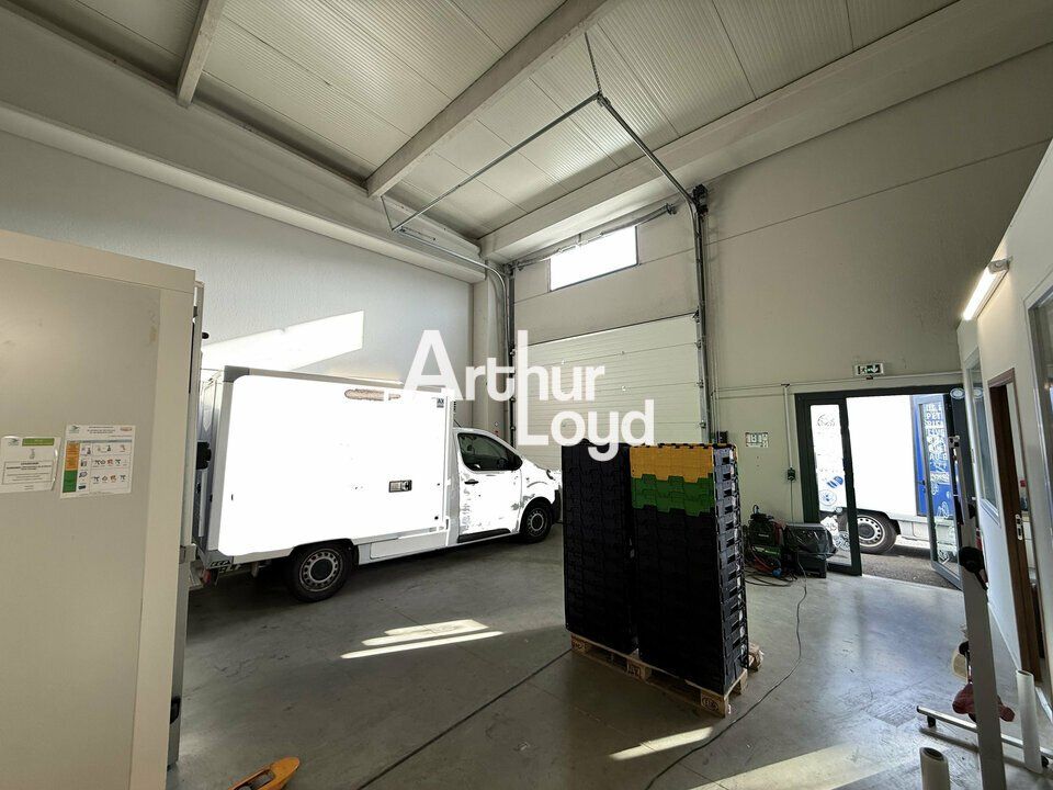 Locaux mixtes 180 m² à louer Fréju