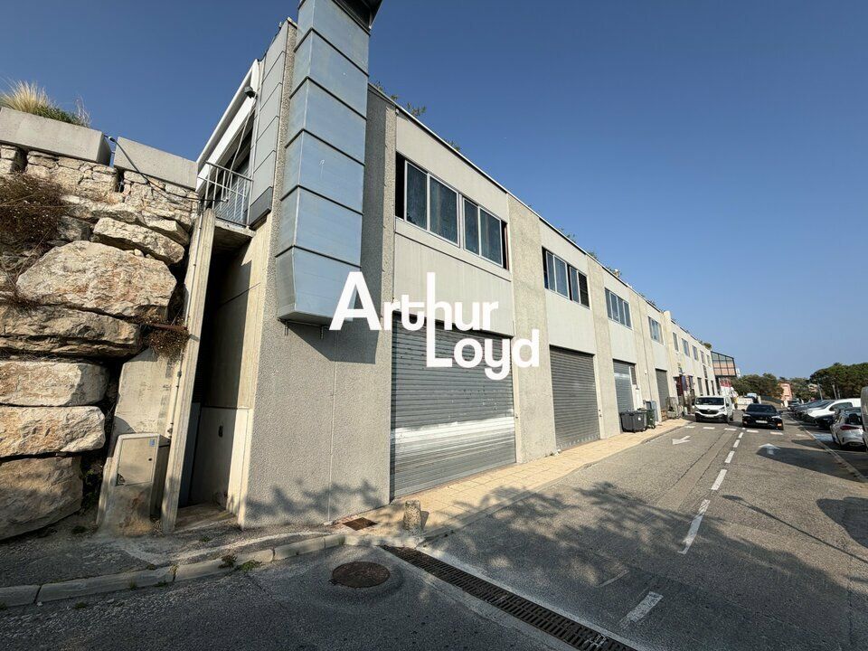 Locaux mixtes 750 m² divisible à partir