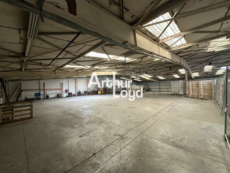 1 000 m² de surface de stockage divisible &#
