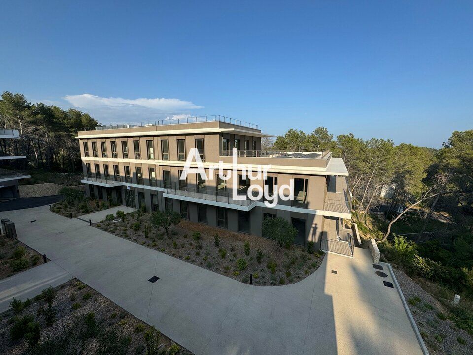 Bureaux en état futur d'achèvement 
