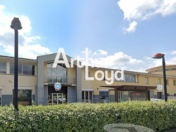 Local d'activité à vendre 1 928 m²