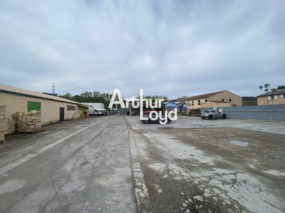 Location de locaux d'activité de 350 m²