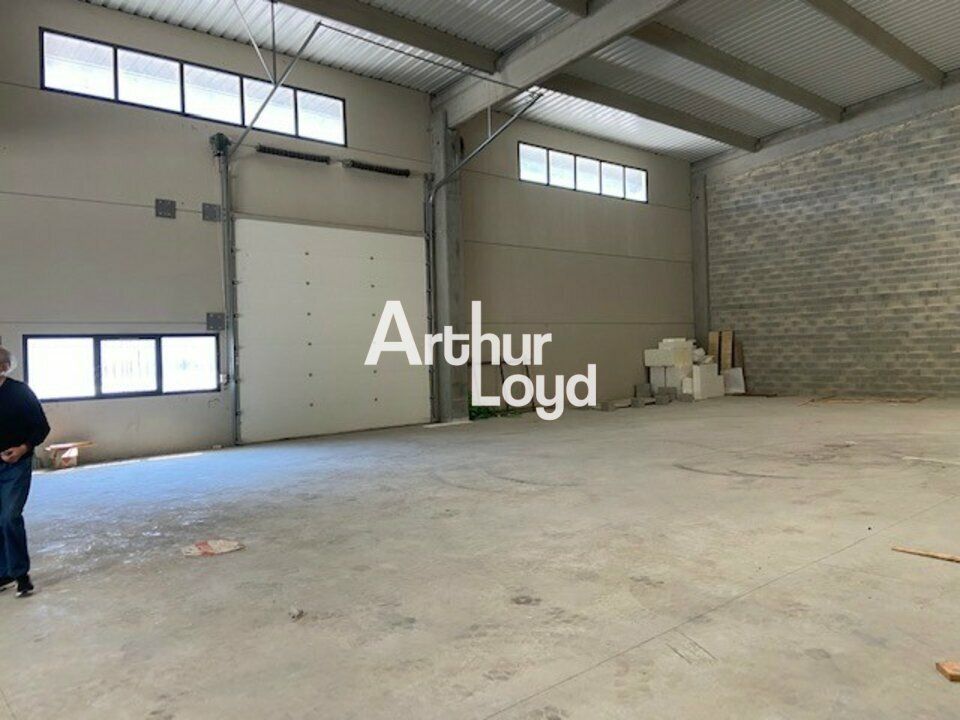 Locaux d'activité 167 m² en RDC à 