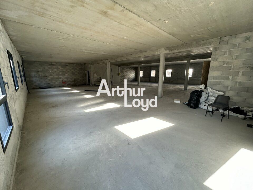 Local d'activité neuf 471 m² à lou