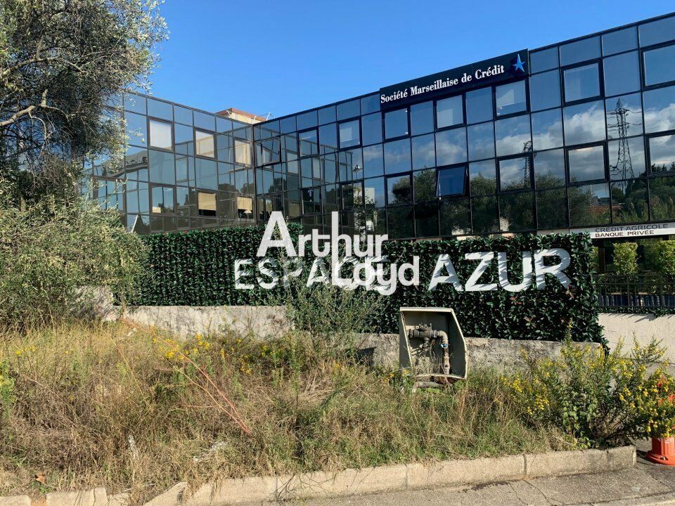 Bureaux rénovés 219 m² en R+2 