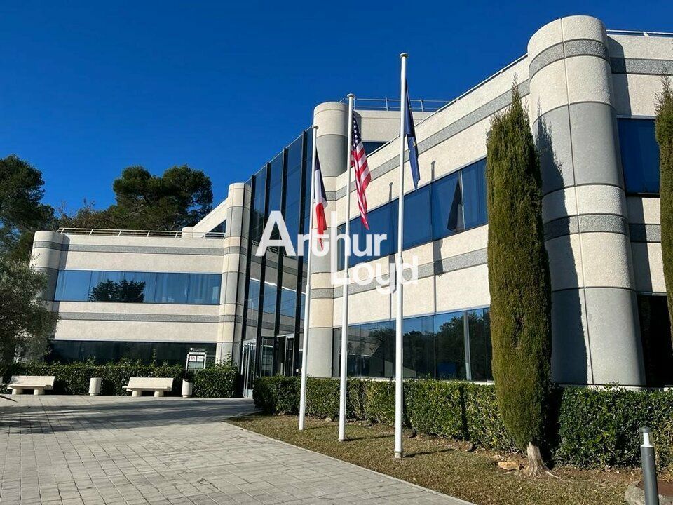 Bureaux rénovés à louer 791.30 m&#