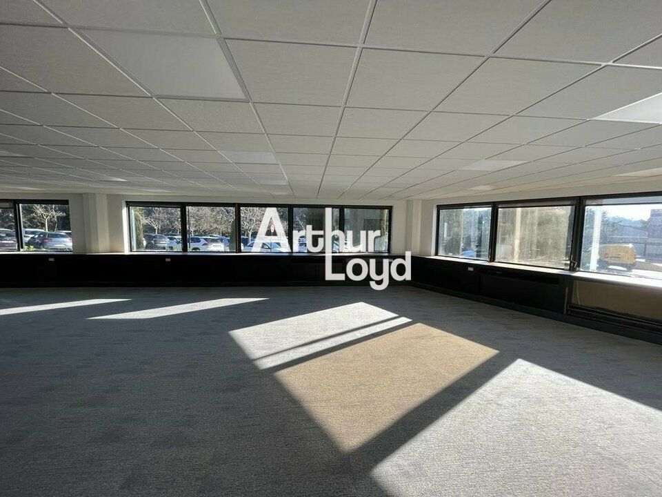 Bureaux rénovés à louer 791.30 m&#