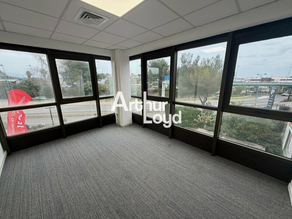 Location bureaux 113 m² en R+2 secteur Antib