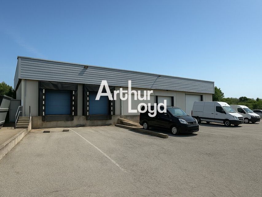 LOCAL  A VENDRE 700 M² SUR TERRAIN INDEPENDA