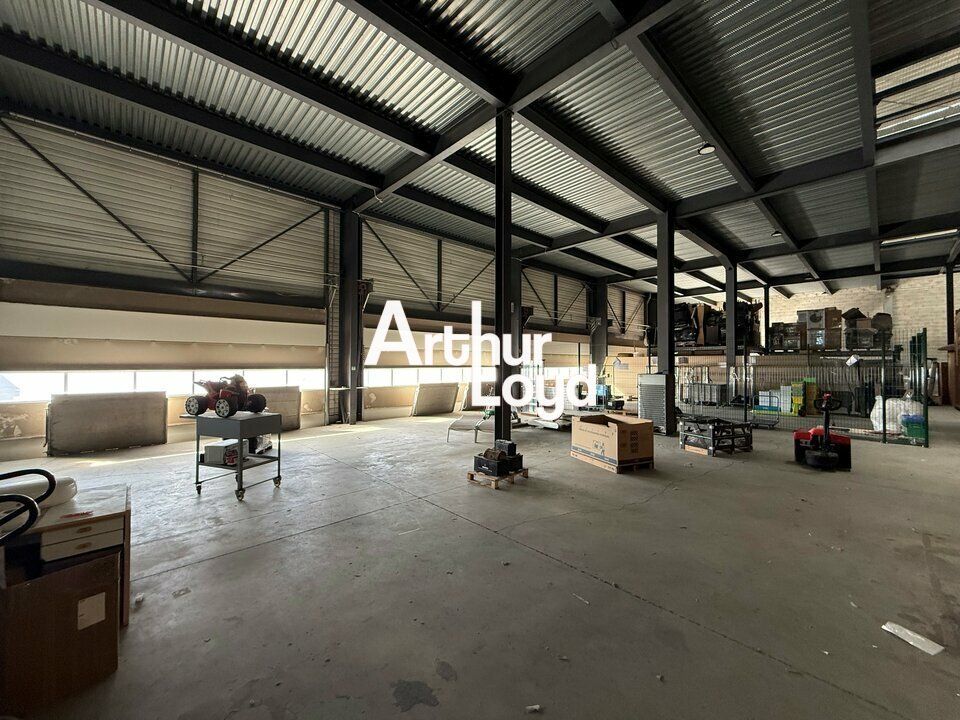 À LOUER  Locaux d'activité d'envi