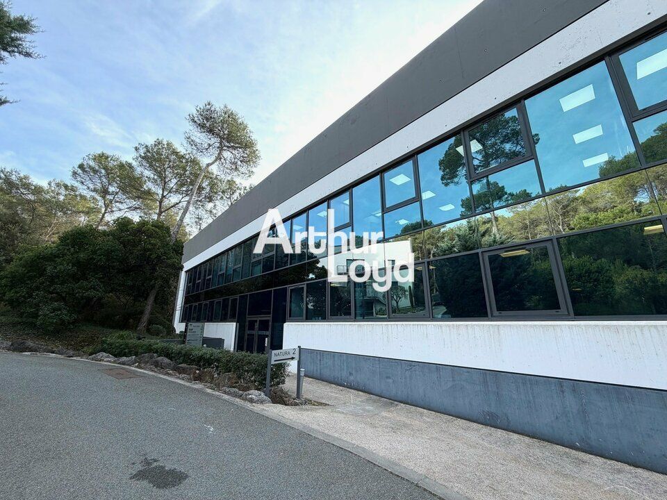 Bureaux à louer de 308 m² avec des pres