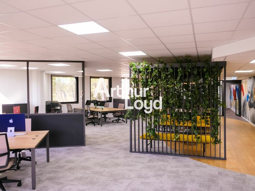 Bureaux avec des prestations primes à la ven
