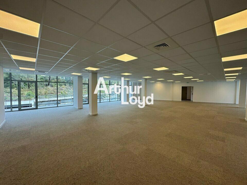 Location de bureaux 1928 m² divisibles d