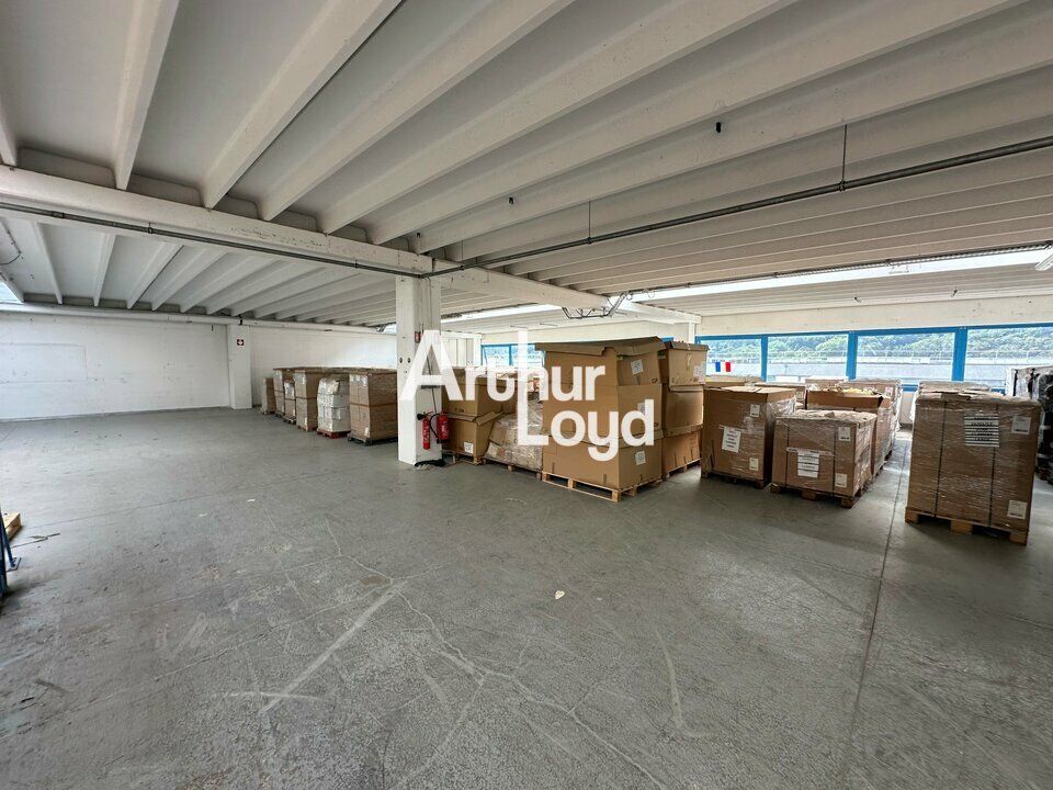 Locaux mixtes 1967 m² à louer Carros