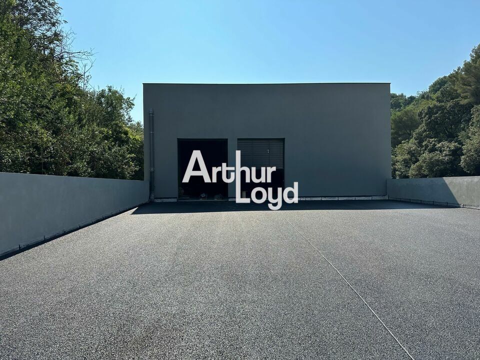 Locaux d'activité neufs 250 m² situ