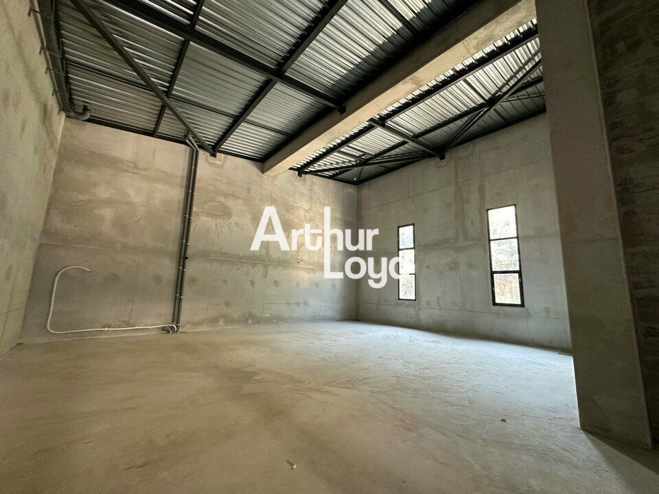 Locaux d'activité neufs 250 m² situ