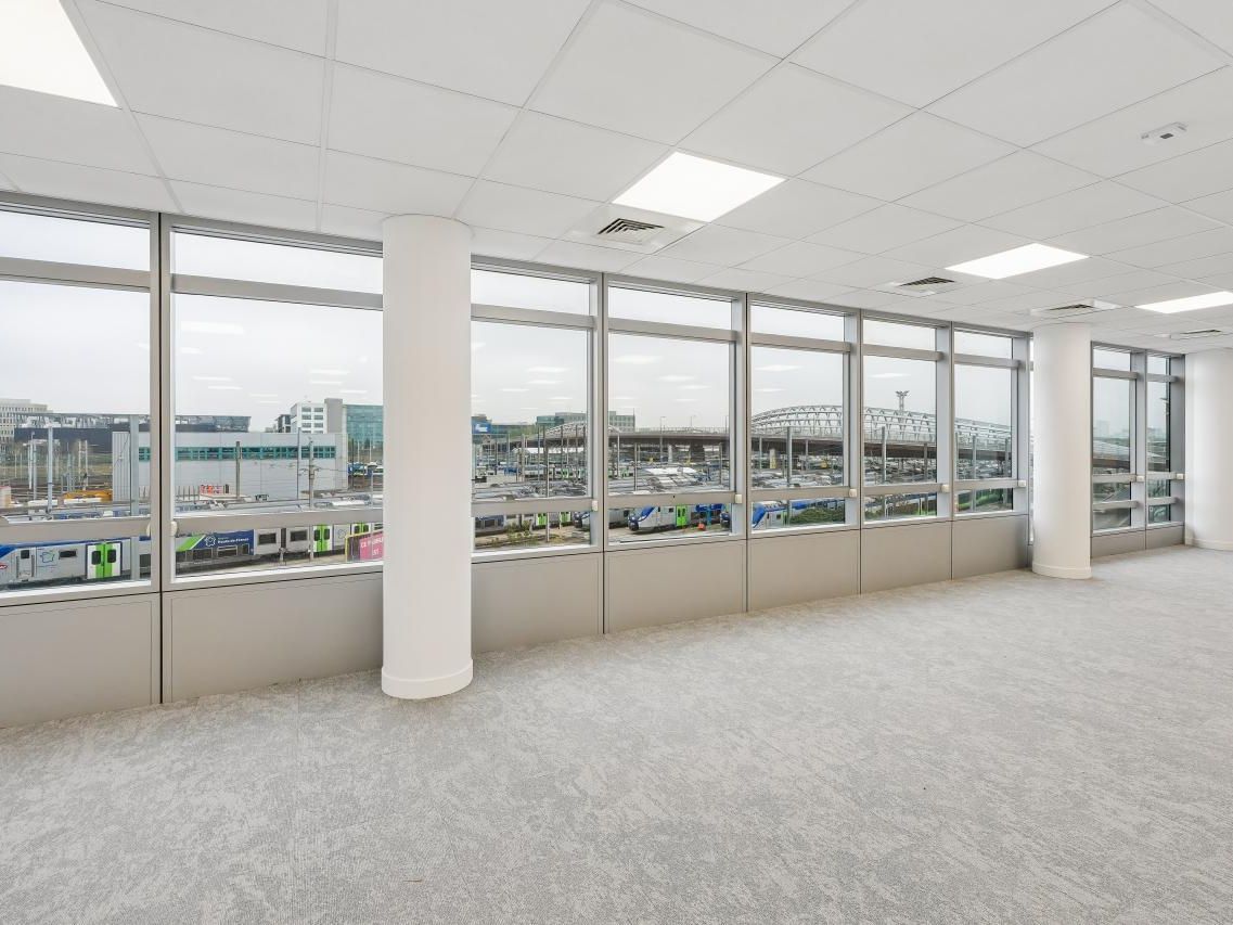 21382.1 m² pour ce bureaux en location à Saint-denis