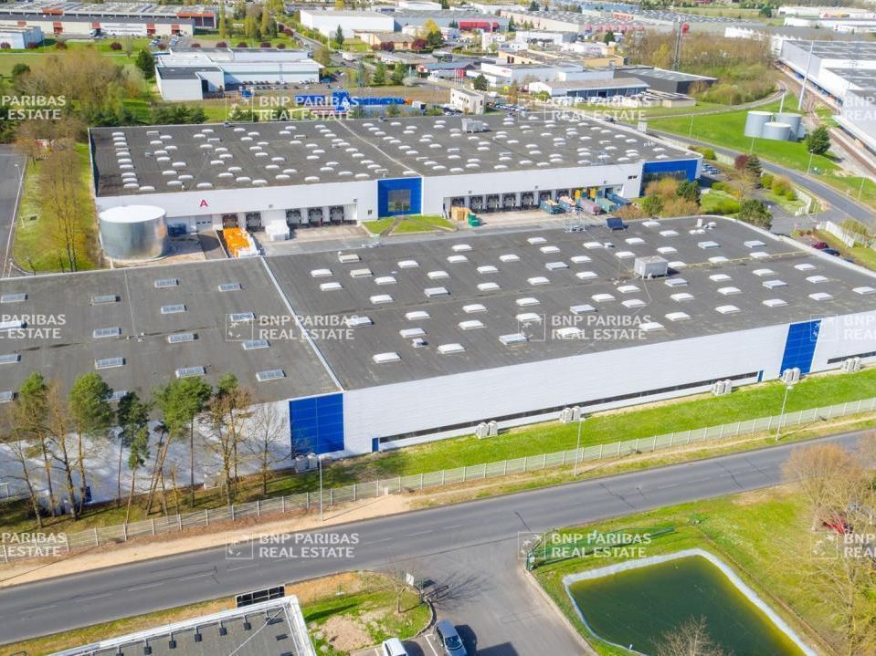 7464 m² pour cetentrepôts classe b en location à Ormes