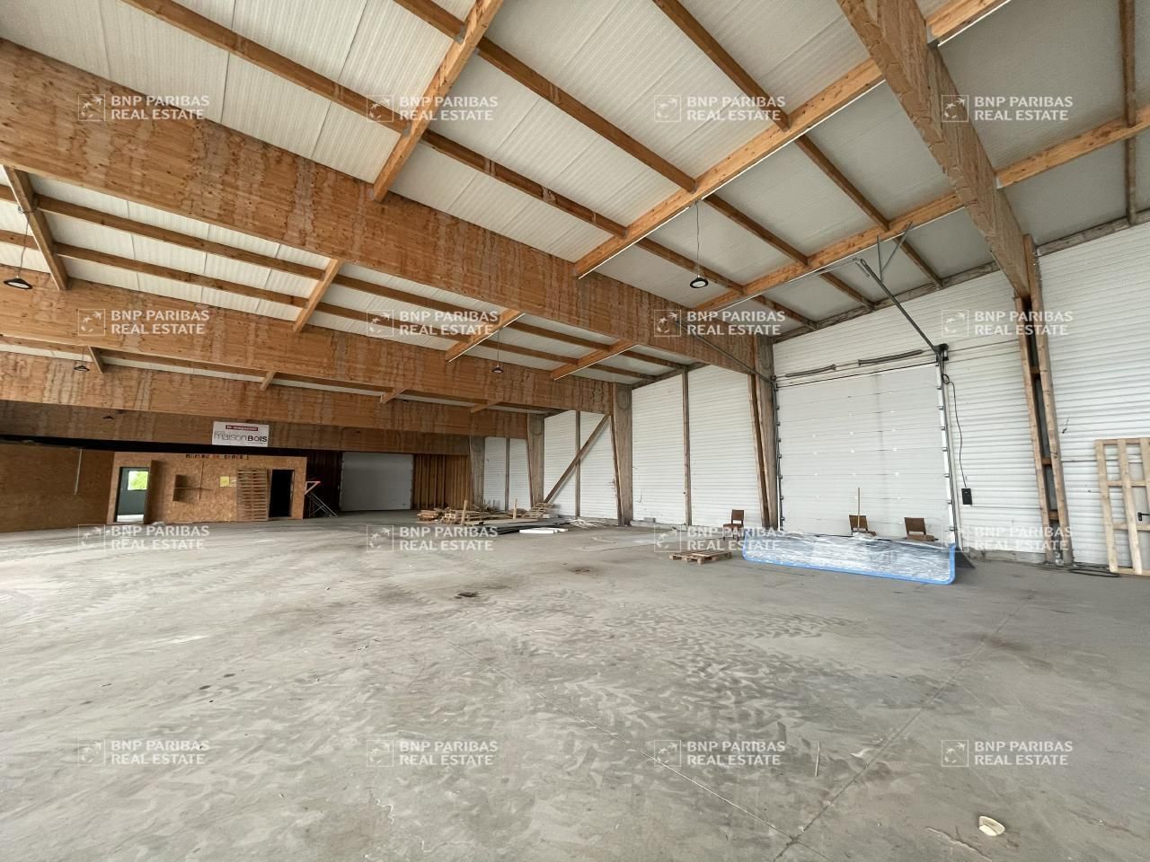 Location Bureaux 257 m² divisibles 73410 Entrelacs