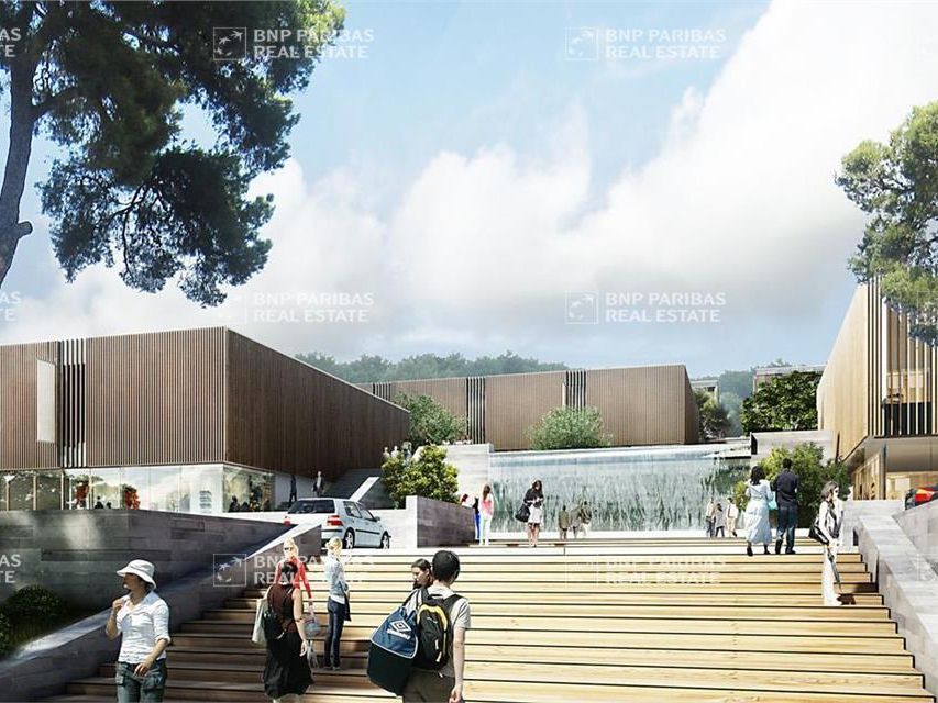 5305 m² pour ce bureaux en location à Vallauris