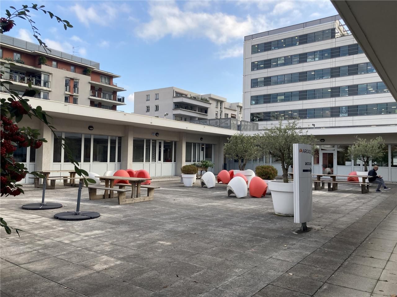 Bureaux aménagés en bon état disponibles à la loc