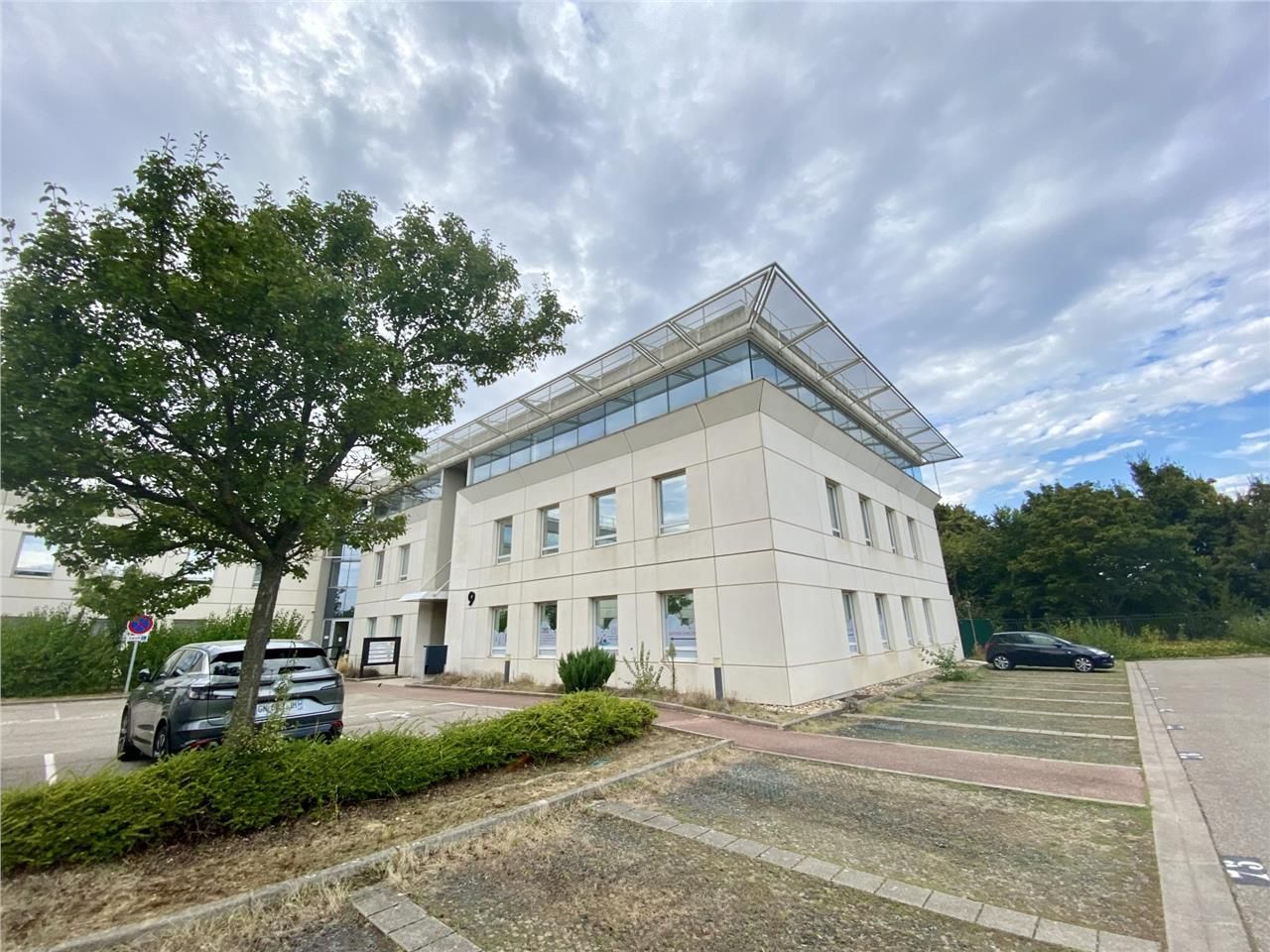 Savills vous propose à la location plusieurs lots