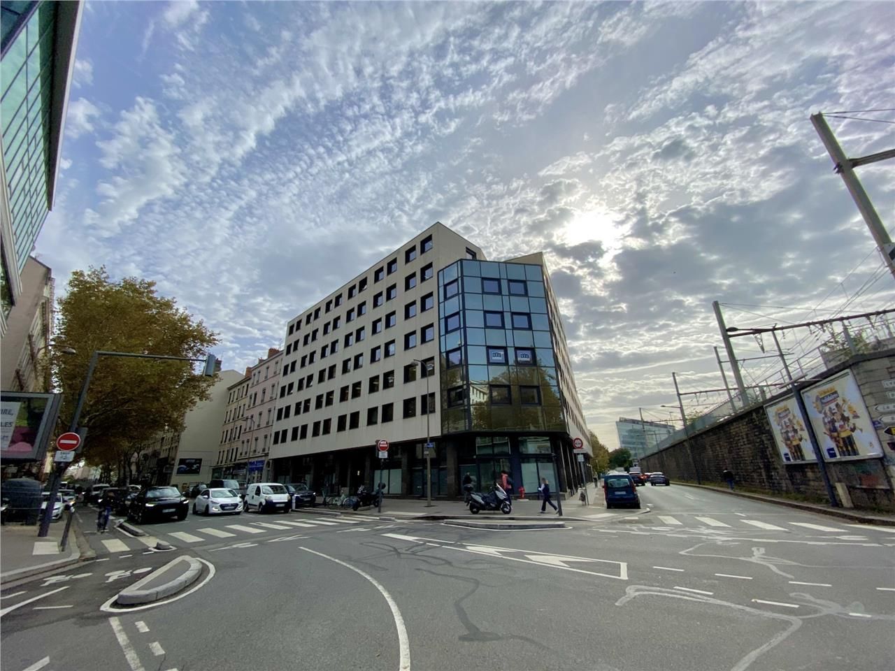 Savills vous propose à la location des bureaux am