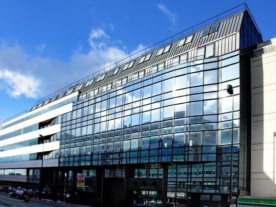 Savills vous propose à la location 1 576 m² de bu