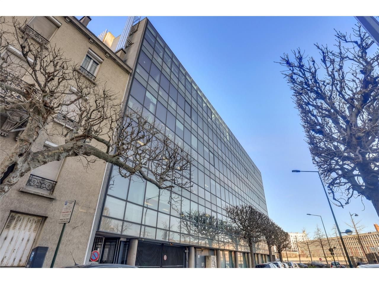 Savills vous propose à la vente 2 946 m² de burea