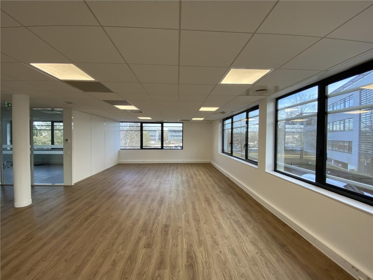 Savills vous propose à la location 214 m² de bure