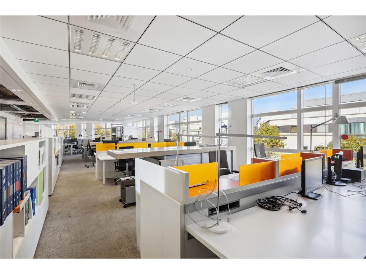 Savills vous propose à la location 500 m² de bure