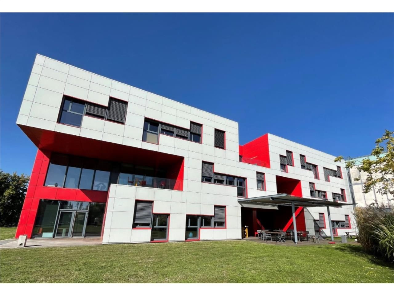 Savills vous propose, à la location ou vente à la