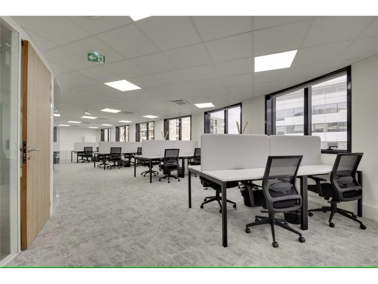 Location d'un espace de travail privatif, meublé,