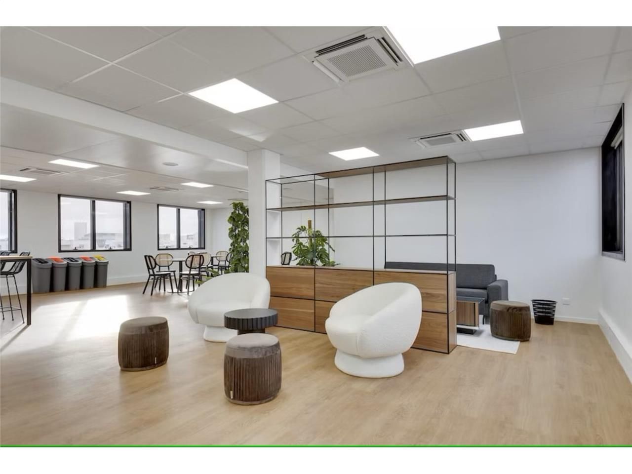 Location d'un espace de travail privatif, meublé,