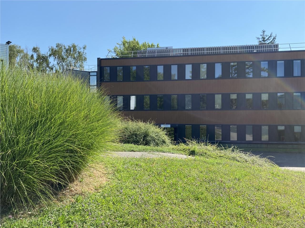 Savills vous propose une surface de bureaux au co