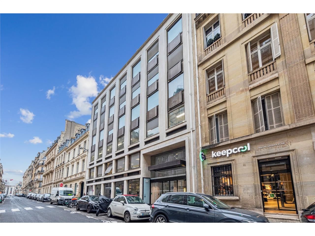 Savills vous propose à la location 3625 m² de bu
