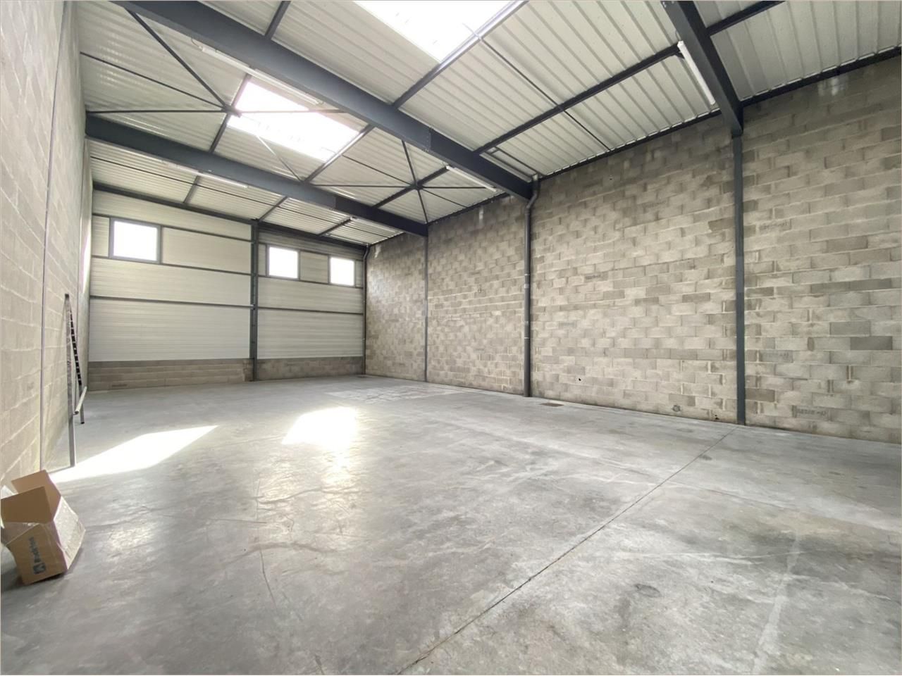 Savills vous propose à la location un local d'act