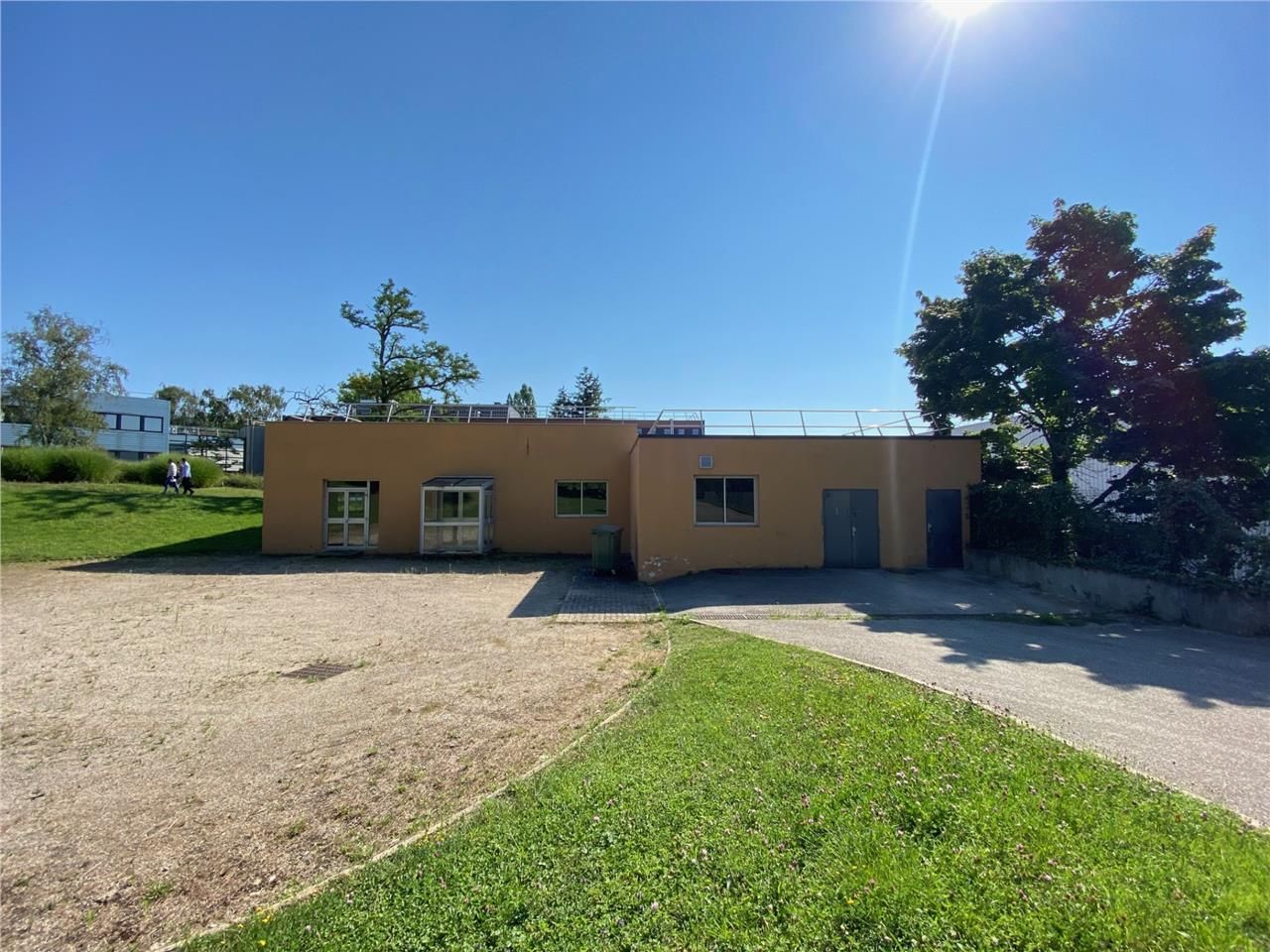 SAVILLS vous propose à la location un local d'act