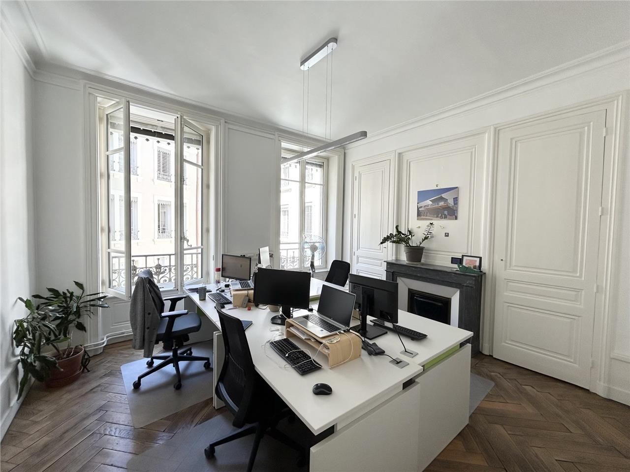 Rare sur le marché : Savills Lyon vous propose à 