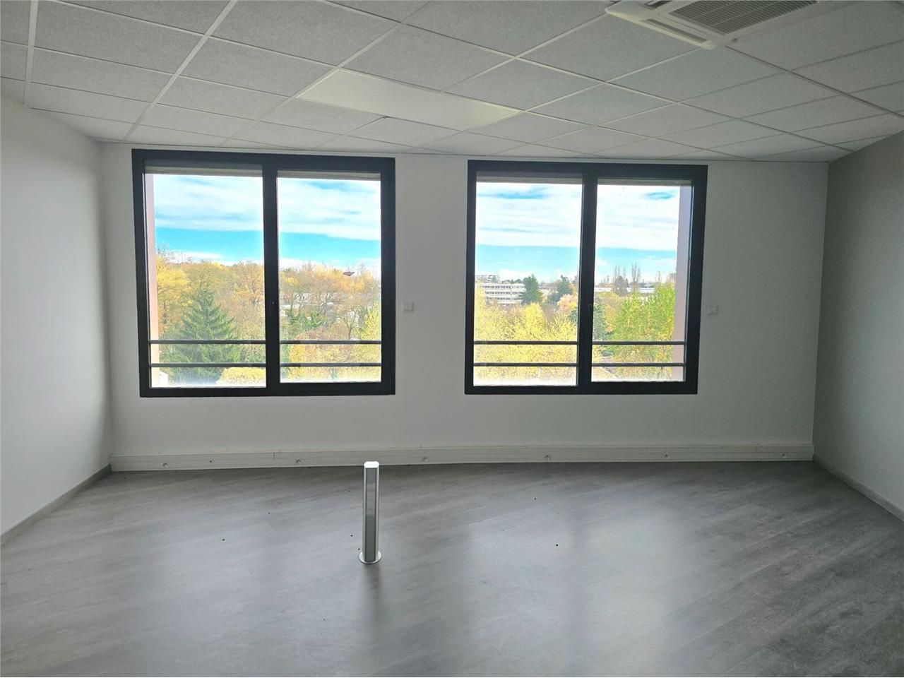 Savills vous propose à la vente 202 m² de bureaux