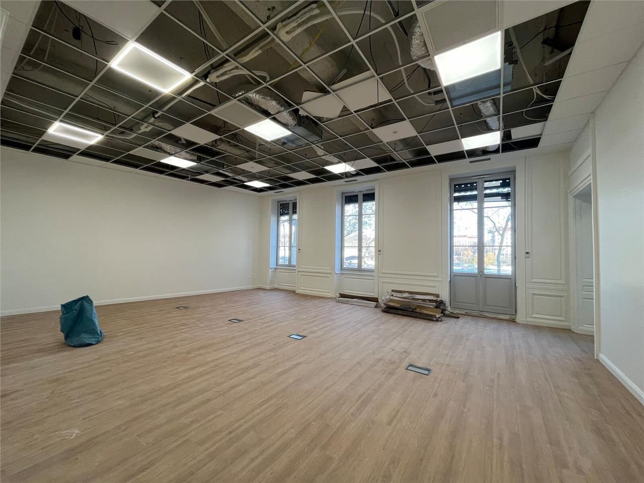 Savills vous propose à la location, des bureaux d