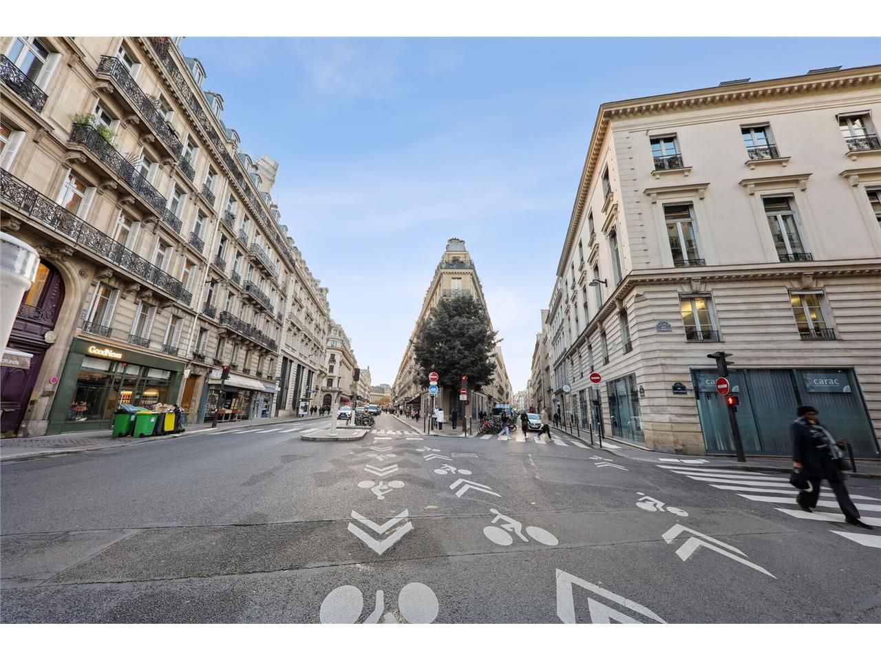 Savills vous propose 495 m² de bureaux au sein d'