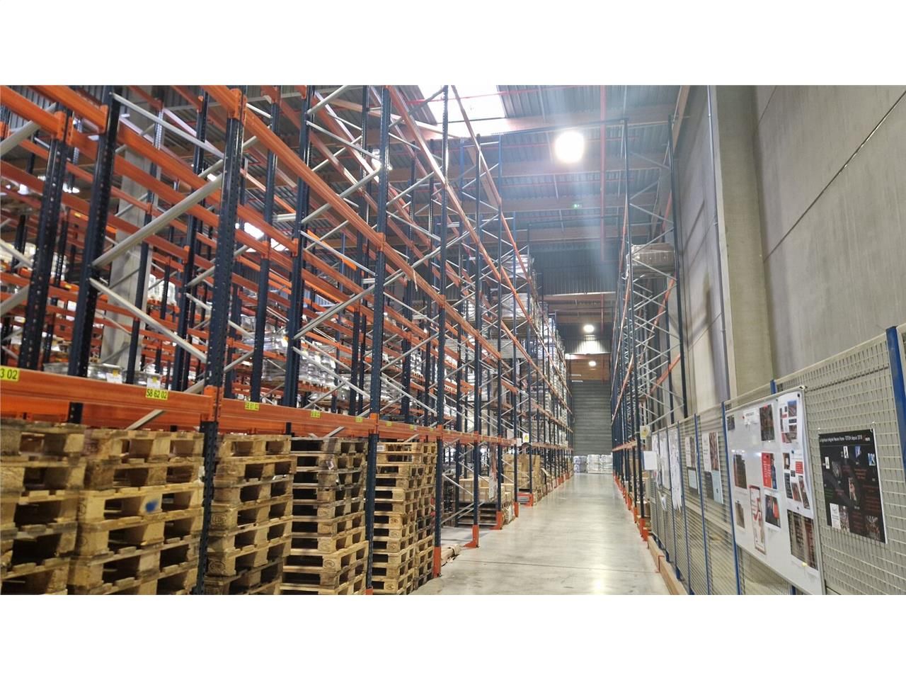 Savills vous propose une surface logistique situé