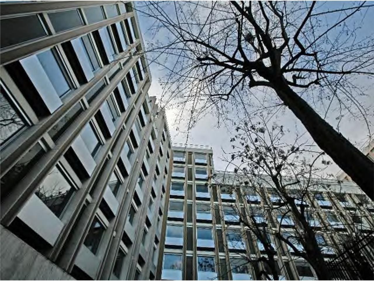 Savills vous propose à la location 1000 m² de bur