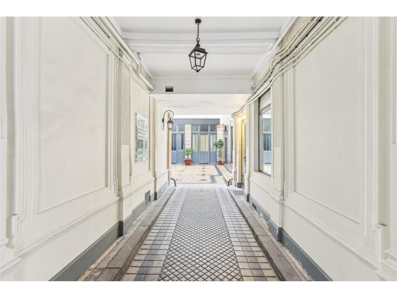 Savills vous propose à la location des bureaux de